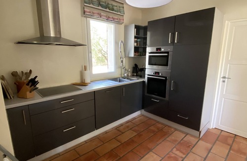 Cabrieres-d'Avignon Villa | Beautiful Villa with Pool