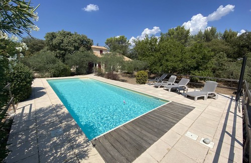 Cabrieres-d'Avignon Villa | Beautiful Villa with Pool