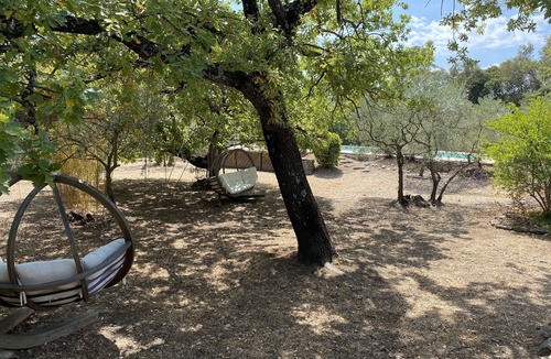 Cabrieres-d'Avignon Villa | Beautiful Villa with Pool