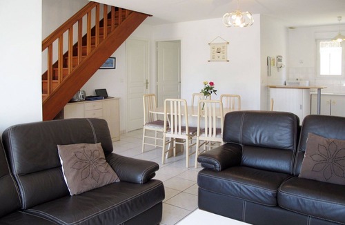 Hauteville-sur-Mer House | Beautiful villa for 4 guests with WIFI, TV and terrace