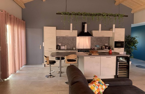 Saint-Jean-du-Bruel Villa | Beautiful villa on the river