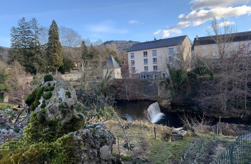 Saint-Jean-du-Bruel Villa | Beautiful villa on the river