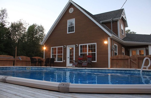 Grand Tracadie House | Beautiful Vacation Home Near Brackley Beach With 37 Foot Swimming Pool.