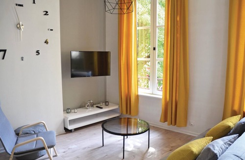 Saumur Apartment | Beautiful vacation apartment on the second floor.
