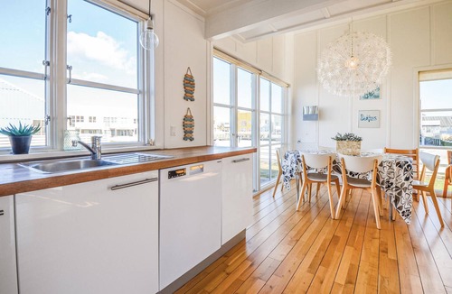 Øer Strand House | Beautiful vacation home in very good location in Øer Maritime Ferieby.
