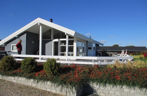 Grønninghoved Strand House | Beautiful vacation home with a view of the sea, just a 5-minute walk from the beach