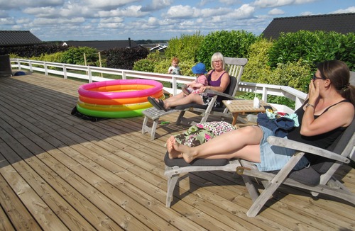 Grønninghoved Strand House | Beautiful vacation home with a view of the sea, just a 5-minute walk from the beach