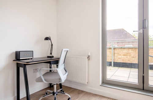 Prince's Apartment | Beautiful Vauxhall 2BR w/Balcony nr Tube, by Blueground