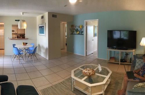 Golden Beach Condo | Beautiful VENICE BEACH beachfront condo with private beach access, balcony, pool