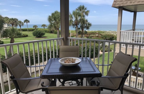 Golden Beach Condo | Beautiful VENICE BEACH beachfront condo with private beach access, balcony, pool