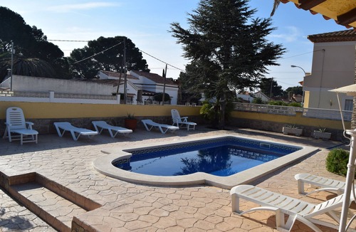 Miami Platja Ski Chalet | BEAUTIFUL VILLA WITH PRIVATE GARDEN AND POOL