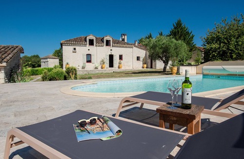 Montaigu-de-Quercy House | Beautiful villa with a pool and great views