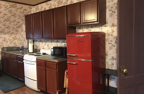 Queensbury Apartment | Beautiful,Victorian Apt ,very close to downtown for travel nurses and temps