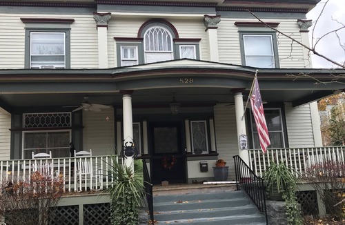 Queensbury Apartment | Beautiful,Victorian Apt ,very close to downtown for travel nurses and temps