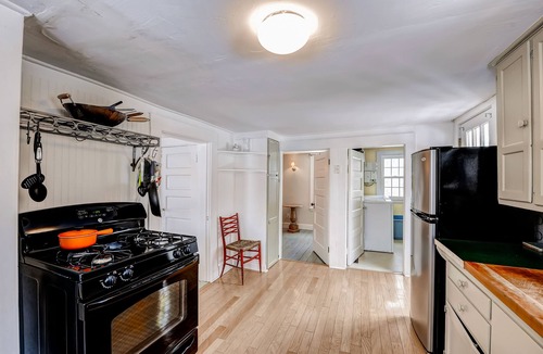 Ipswich Cottage | Beautiful Views, 1 Mi to Beach! Ipswich Cottage