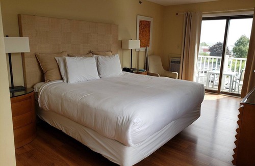 Rockland House | Beautiful Views and Downtown Location