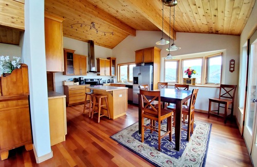 Pateros House | Beautiful Views- Electric vehicle friendly