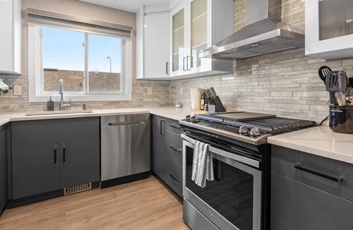 Radisson Heights - Albert Park Apartment | Beautiful Views from across Max Bell