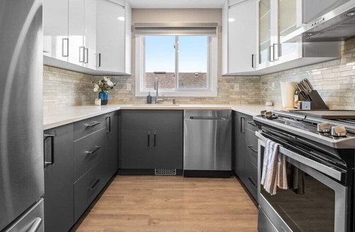 Radisson Heights - Albert Park Apartment | Beautiful Views from across Max Bell