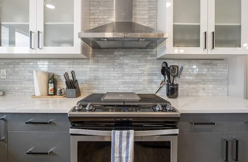 Radisson Heights - Albert Park Apartment | Beautiful Views from across Max Bell