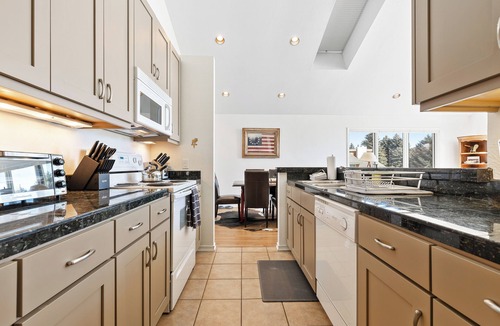 Avon House | Beautiful views from Avon Condo right on Nottingham Lake!