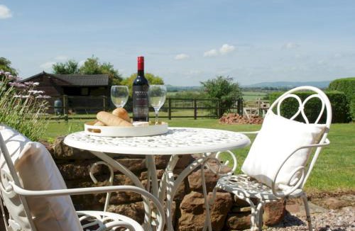 Billingsley House | Beautiful Views Historic 16th Cent Barn Conversion - Pass the Keys