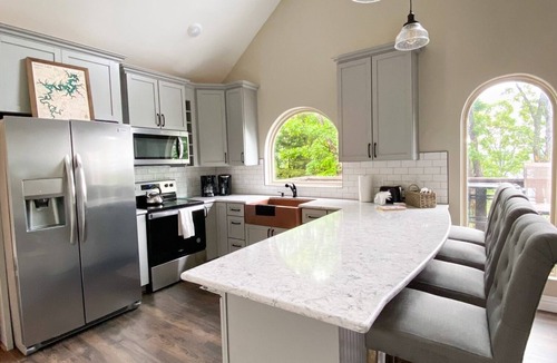 Garfield Ski Chalet | Beautiful Views! New chalet (cabin) in Ozark Mountains on Beaver Lake!