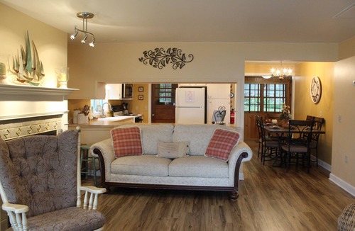 Town of Torrey Cottage | Beautiful Views, Sunrises, Pet Friendly, Comfortable!