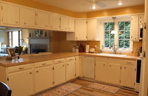 Town of Torrey Cottage | Beautiful Views, Sunrises, Pet Friendly, Comfortable!