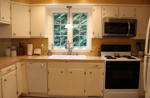 Town of Torrey Cottage | Beautiful Views, Sunrises, Pet Friendly, Comfortable!