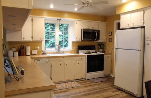 Town of Torrey Cottage | Beautiful Views, Sunrises, Pet Friendly, Comfortable!