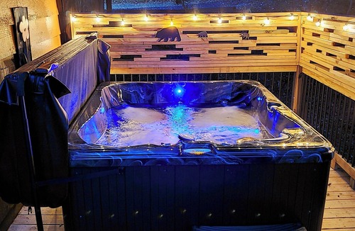 Blue Ridge Cabin | Beautiful views with Hottub and King bed