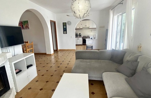 Calafat Cottage | Beautiful Villa with Pool, Near Beach and Marina, Sleeps 7