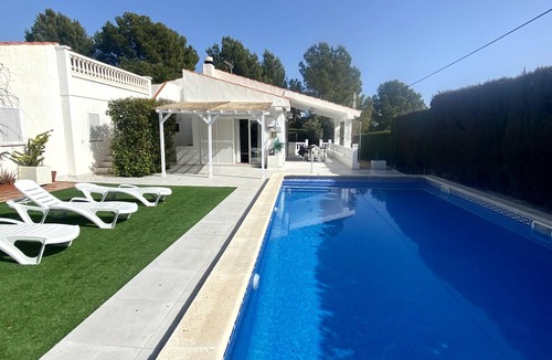 Calafat Cottage | Beautiful Villa with Pool, Near Beach and Marina, Sleeps 7