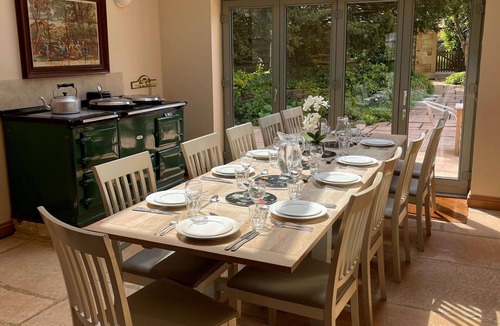 Kingham House | Beautiful villa for 6 guests with pool, WIFI