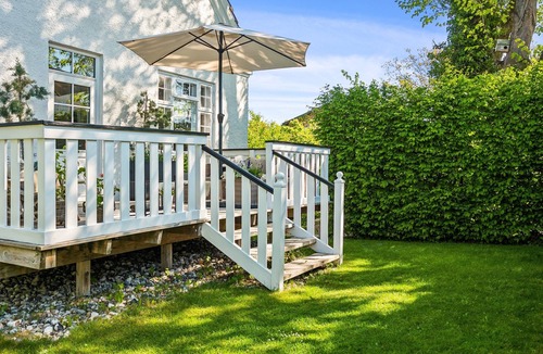 Taastrup Villa | Beautiful Villa, 150 m2 activity hall with tabletennis etc. outdoor 6 pers. spa