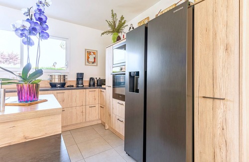 Gastes House | Beautiful Villa 500 m from the Lake with Pool and Air Conditioning