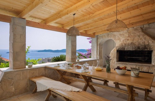 Brsecine Villa | Beautiful Villa Academia