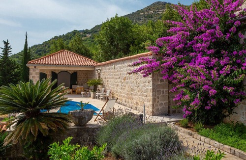 Brsecine Villa | Beautiful Villa Academia