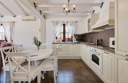 Cancini Villa | Beautiful Villa Bellissima with a pool