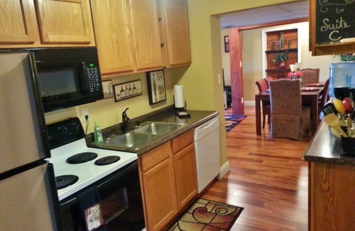 Eureka Villa | Beautiful Villa Close to All St. Louis Attractions!