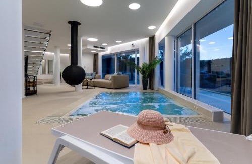 Vrbanj Villa | Beautiful Villa Estate da Noi with a pool in Hvar