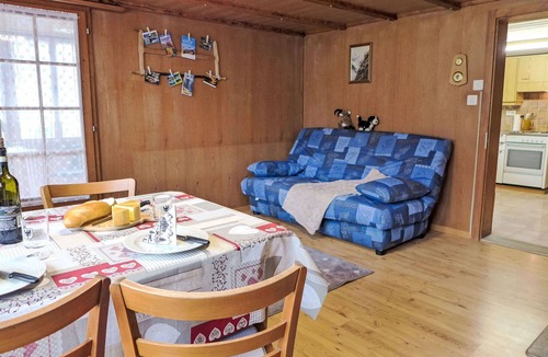 Frutigen Villa | Beautiful villa for 3 guests with WIFI, TV, pets allowed and panoramic view