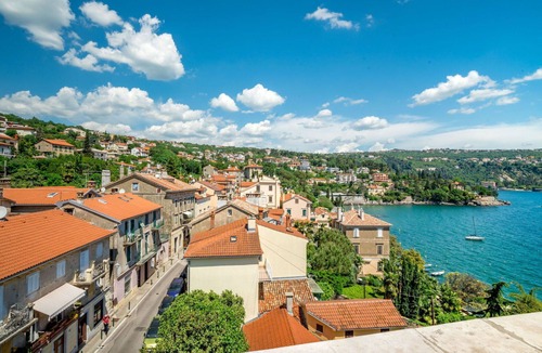 Volosko Villa | Beautiful villa for 4 people with WIFI, A/C, TV and terrace