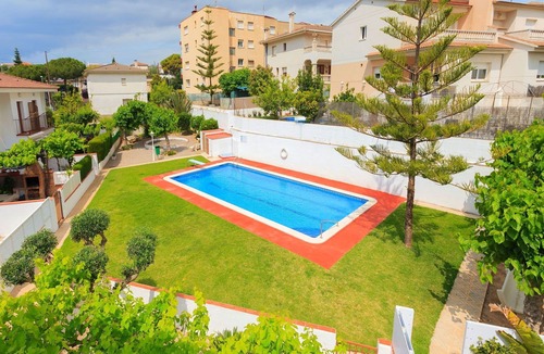 Cunit House | Beautiful villa for 6 guests with pool, TV and patio