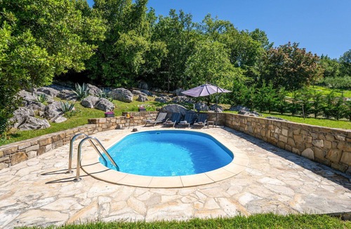 Grabri House | Beautiful villa for 7 people with WIFI, hot tub, private pool, A/C, TV and pets allowed