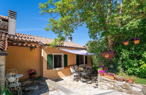 Grabri House | Beautiful villa for 7 people with WIFI, hot tub, private pool, A/C, TV and pets allowed