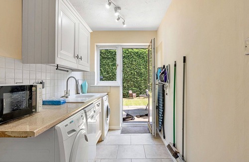 Upper Dicker House | Beautiful villa for 8 people with WIFI, pets allowed and parking