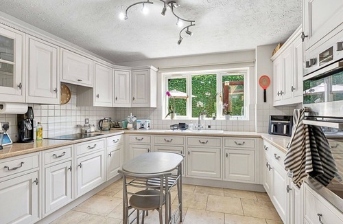 Upper Dicker House | Beautiful villa for 8 people with WIFI, pets allowed and parking