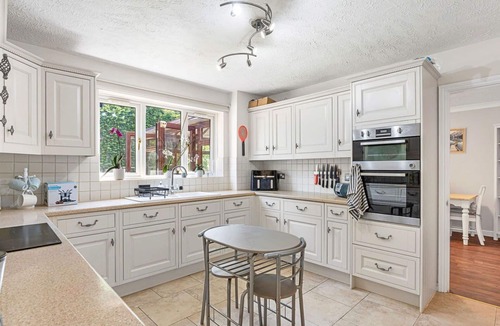 Upper Dicker House | Beautiful villa for 8 people with WIFI, pets allowed and parking